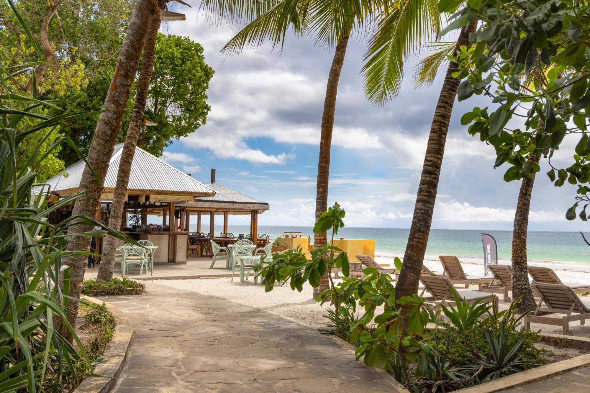 Blue Marlin Beach Hotel Diani Beach Zewnętrze zdjęcie