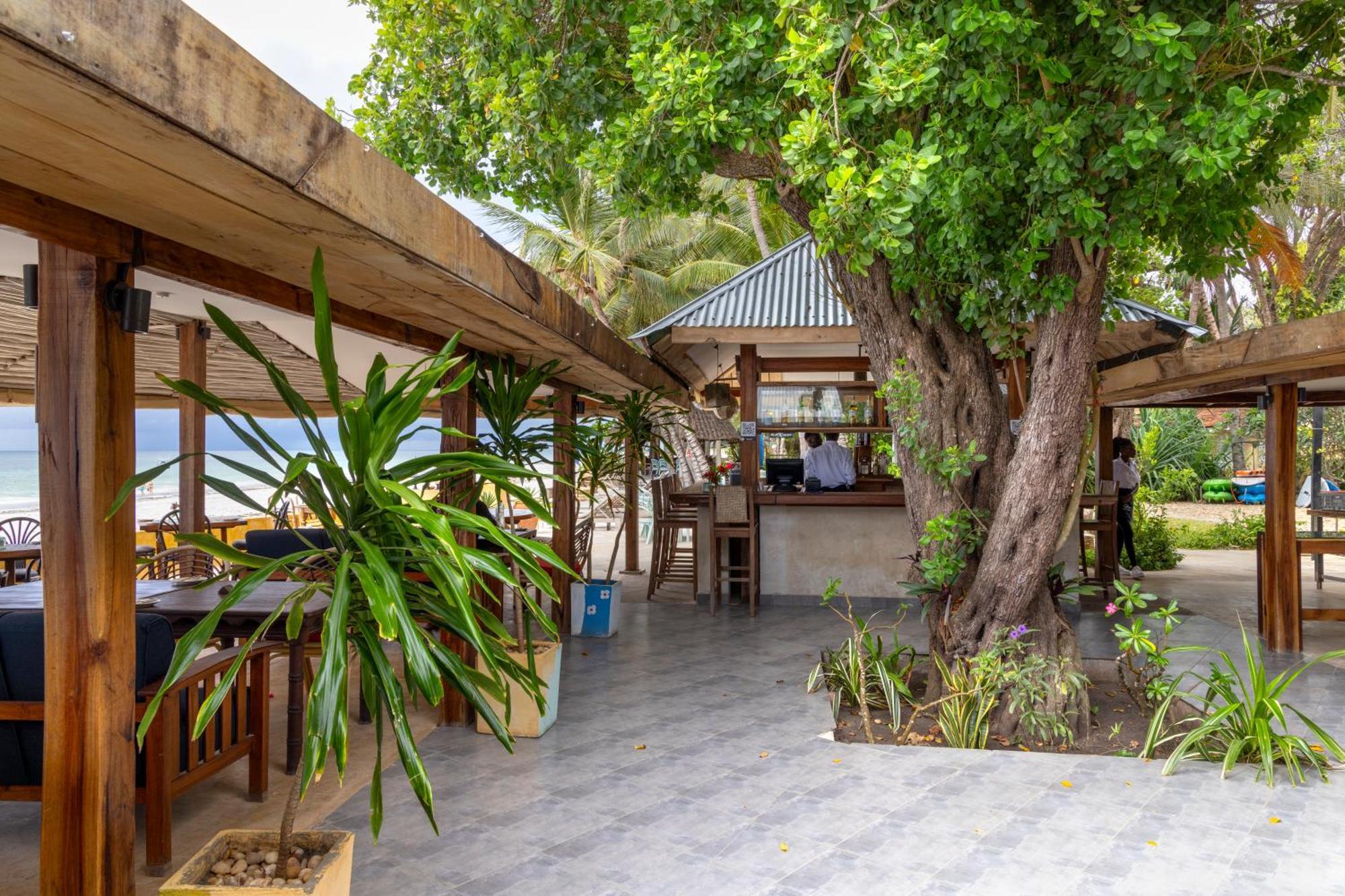 Blue Marlin Beach Hotel Diani Beach Zewnętrze zdjęcie